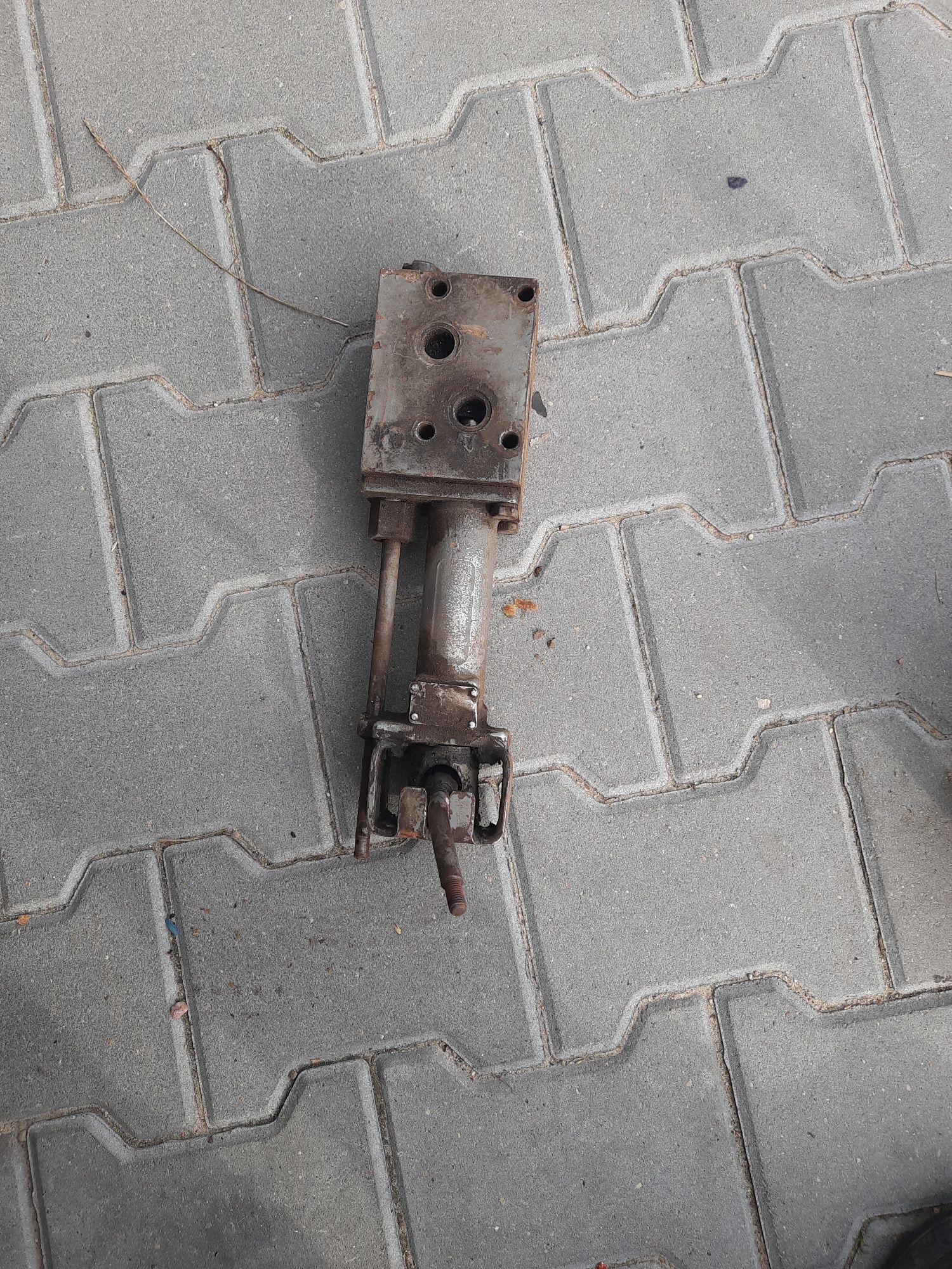 C330 rozdzielacz hydrauliczny oryginał