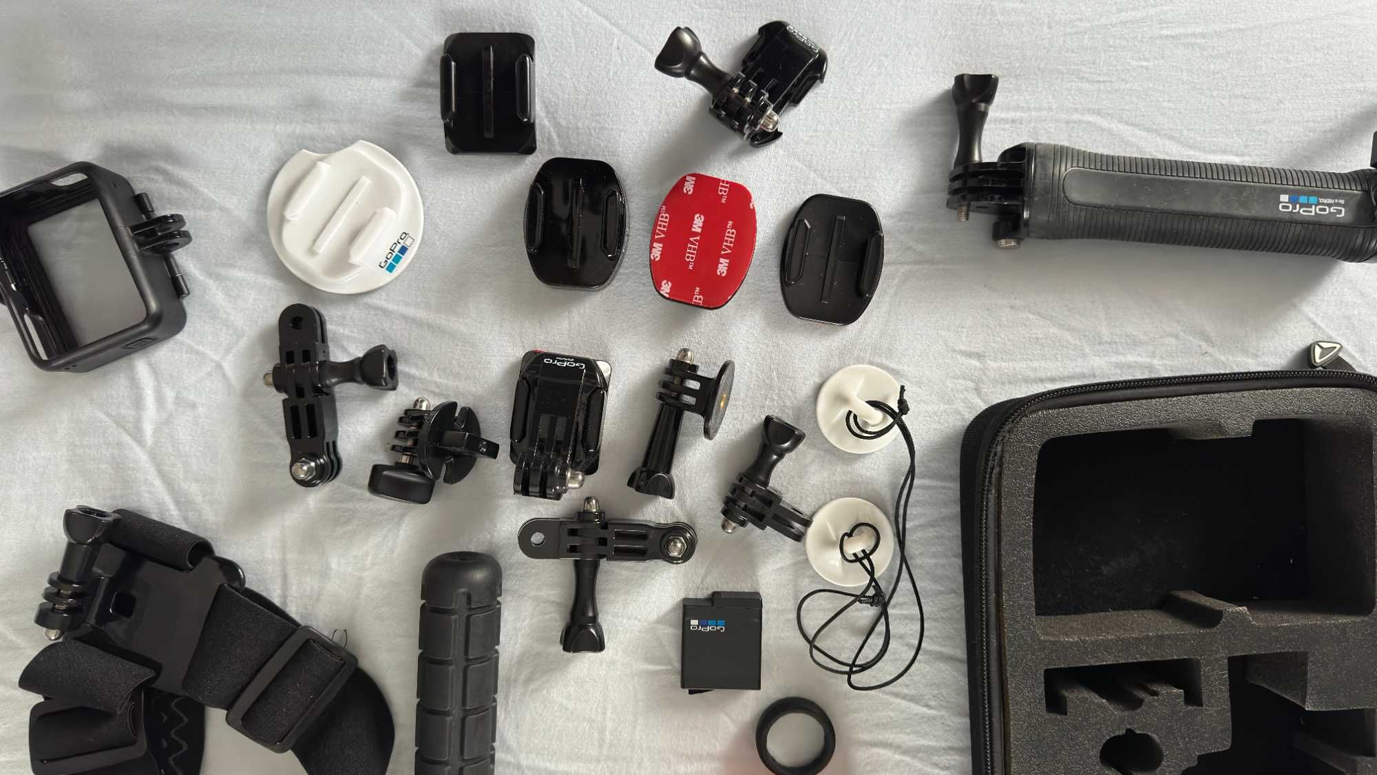 Камера GoPro Нero 6 з кейсом, тримачами та іншими аксесуарами