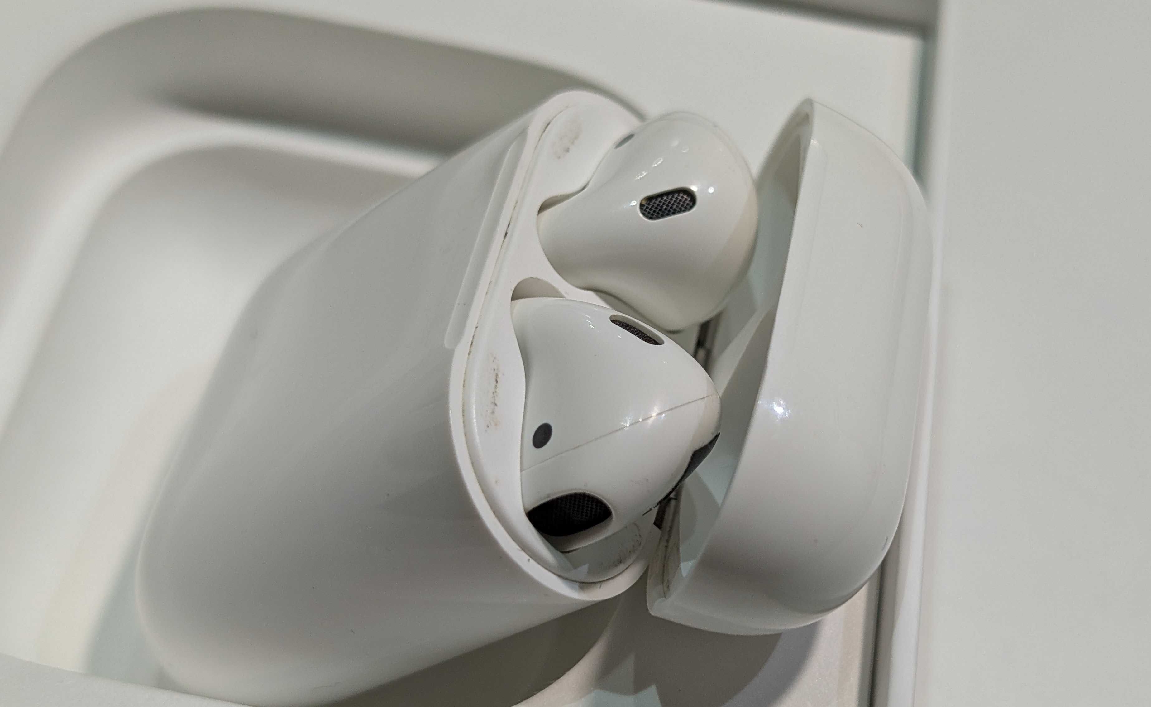 Apple AirPods 2nd gen with Case наушники (оригинал)