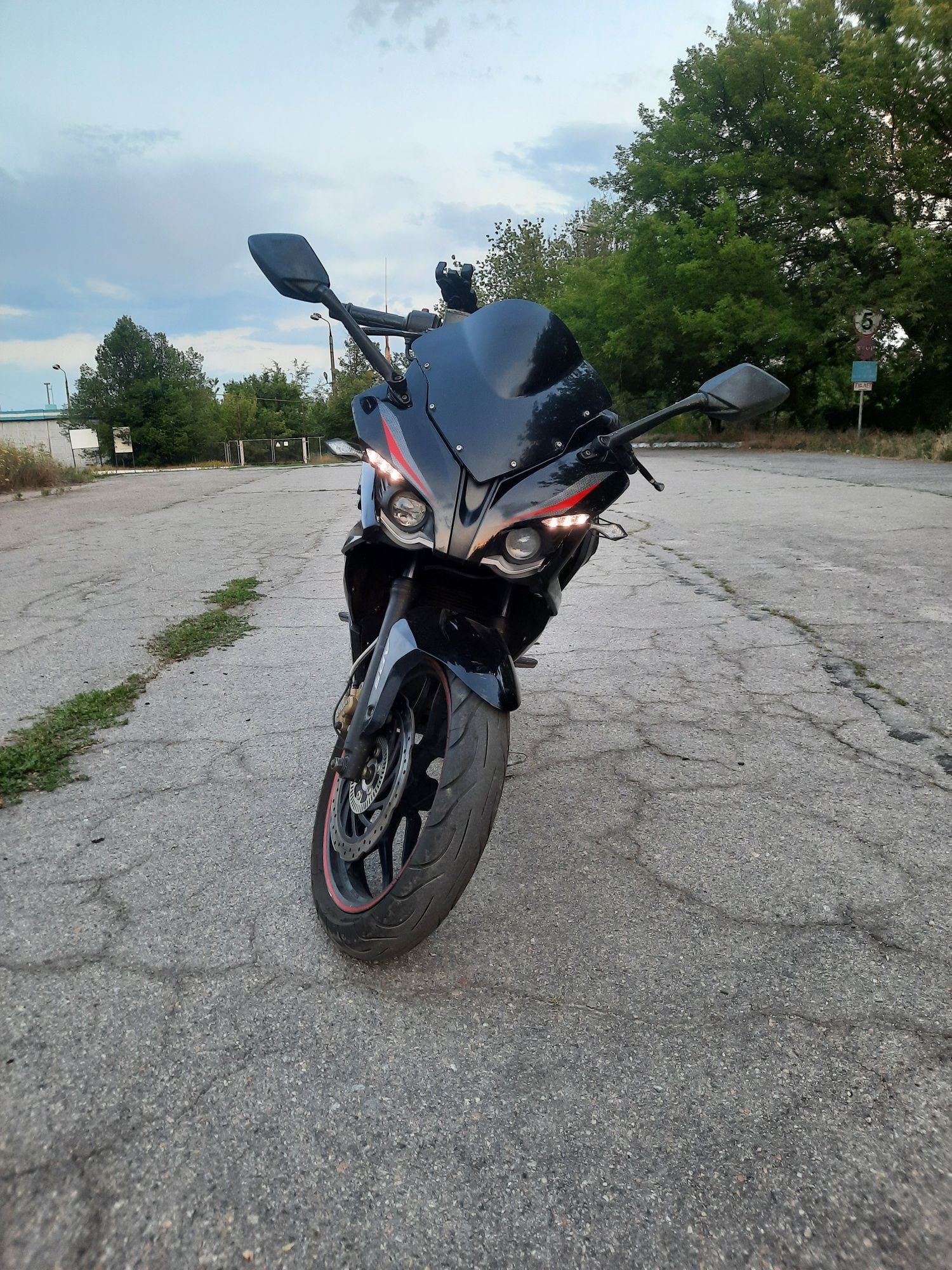 Bajaj pulsar rs 200