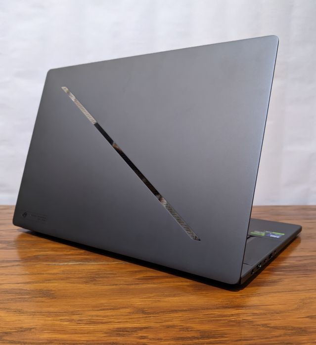 Asus Zephyrus G16 rtx4070 16озу 1тб 185H GU605