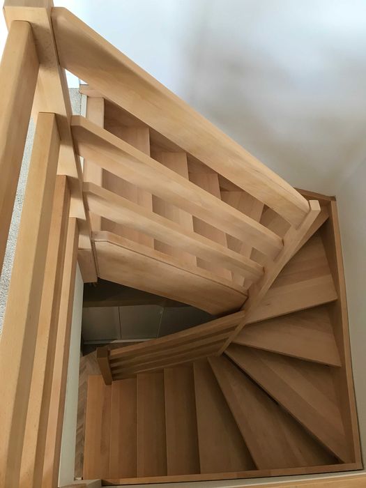 Renowacje schodów drewnianych cyklinowanie