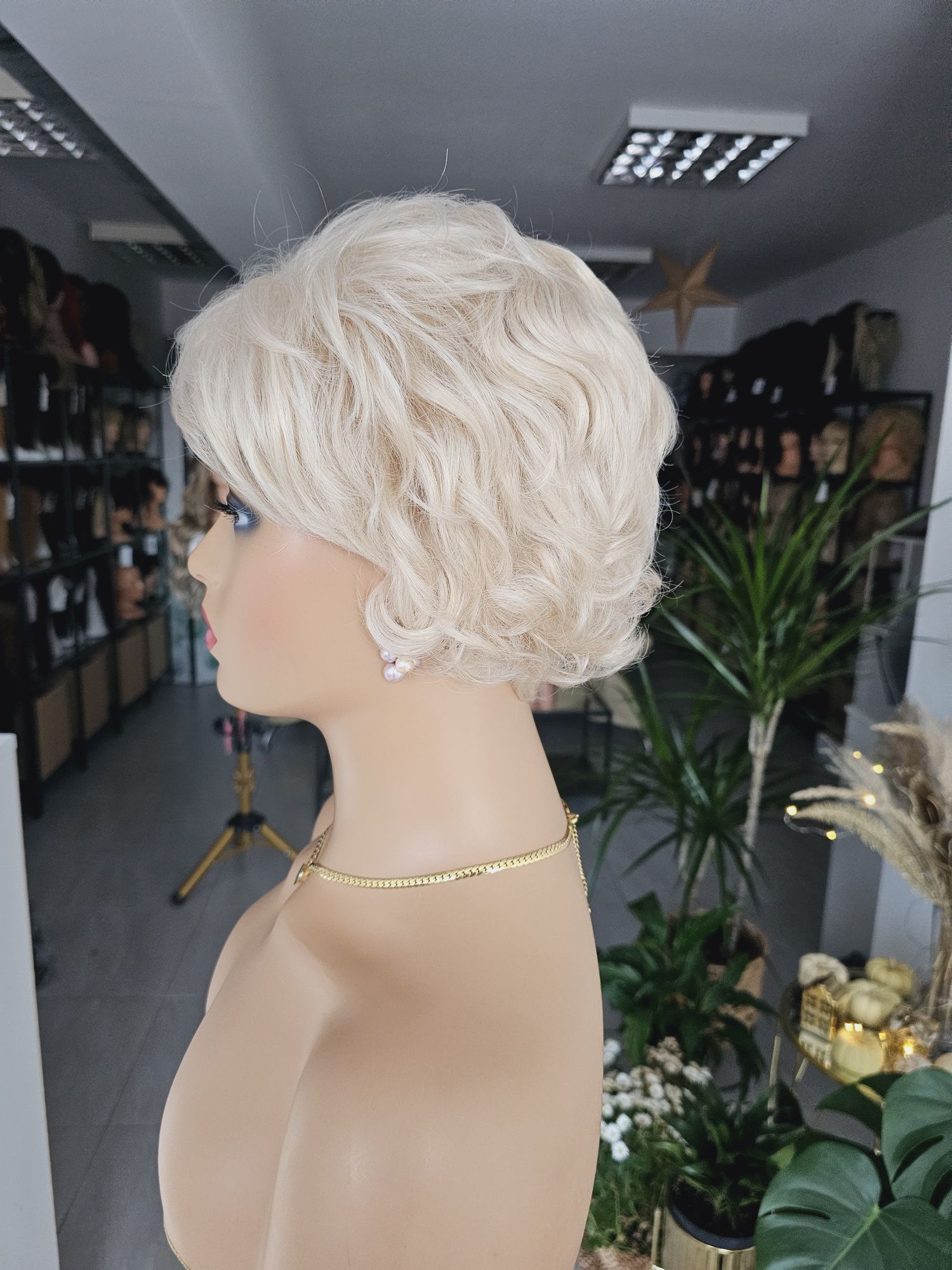 Krótka peruka jasny blond naturalna fryzura KBS-10