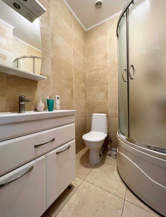 Продаж жилого будинку. Газ,камін,твердопалевний котел,гараж,підвал.