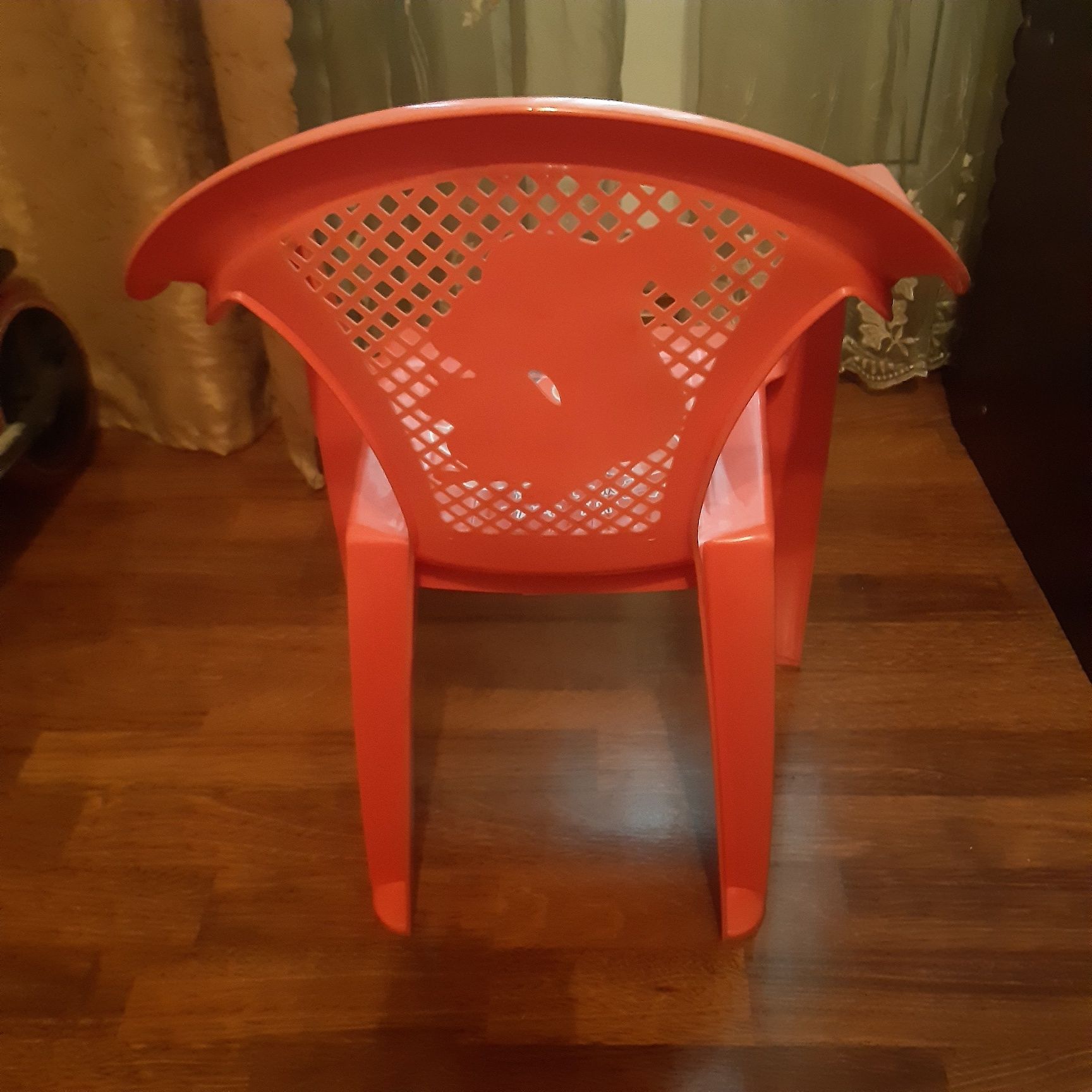 Крісло стільчик пластиковий дитячий