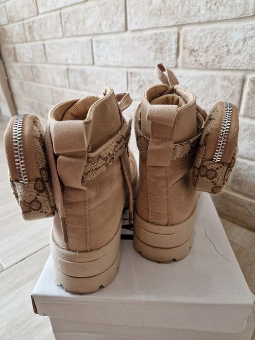 Продам жіночі високі кеди