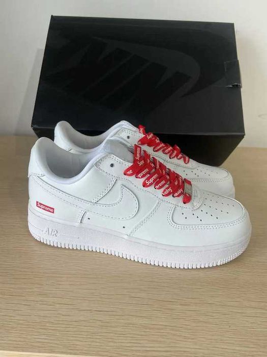 Buty meskie Mokasyny Nike_Air_Force_1_Low_Supreme_White r.37.5