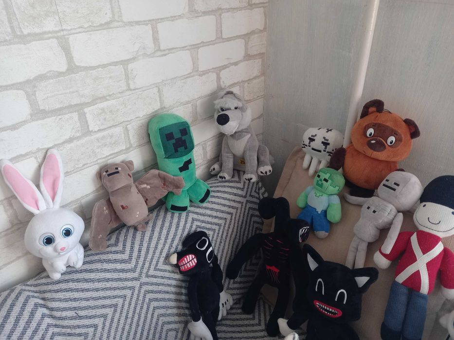 Мягкие игрушки Майнкрафт и ещё кто-то