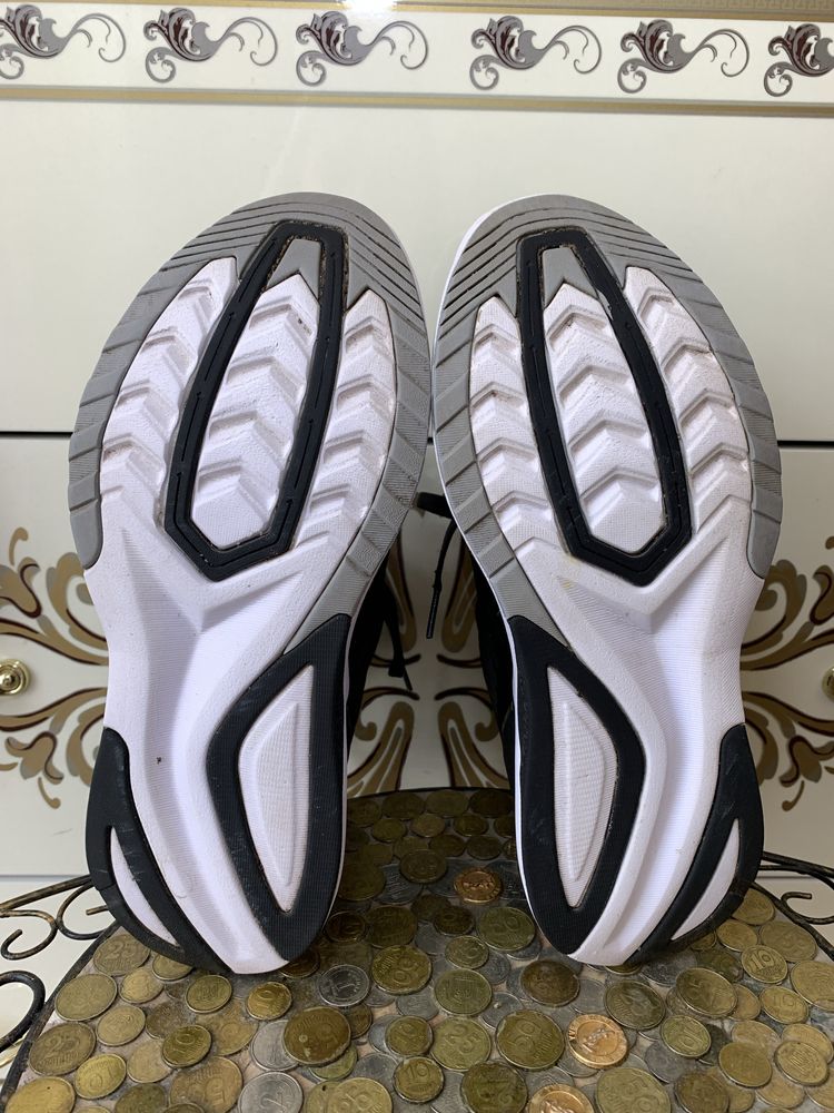 Черные спортивные кеды кроссы кроссовки Saucony Endorphin Shift 39