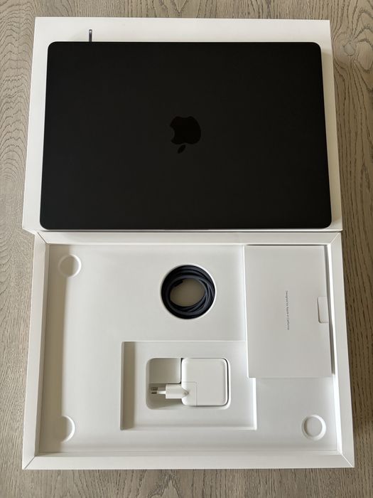 McBook Air 15.3” 2025 M4 16 GB RAM 256 SSD  Gwarancja