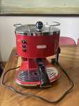 Ekspres ciśnieniowy DeLonghi czerwony