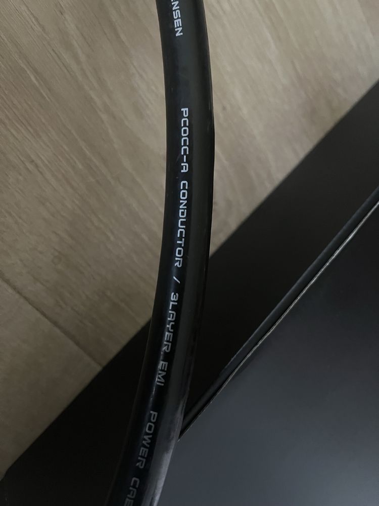 Kabel zasilający Oyaide Tunami GPX-R V1