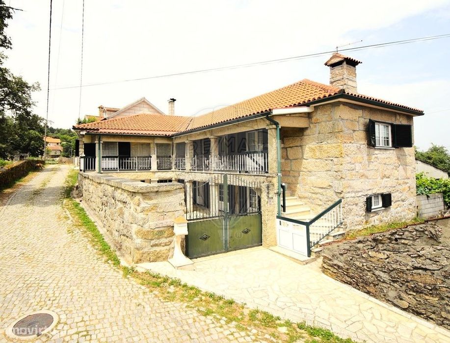 Moradia T4 para venda
