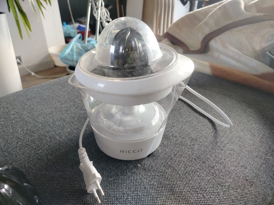 Wyciskarka do cytrusów owoców Ricco