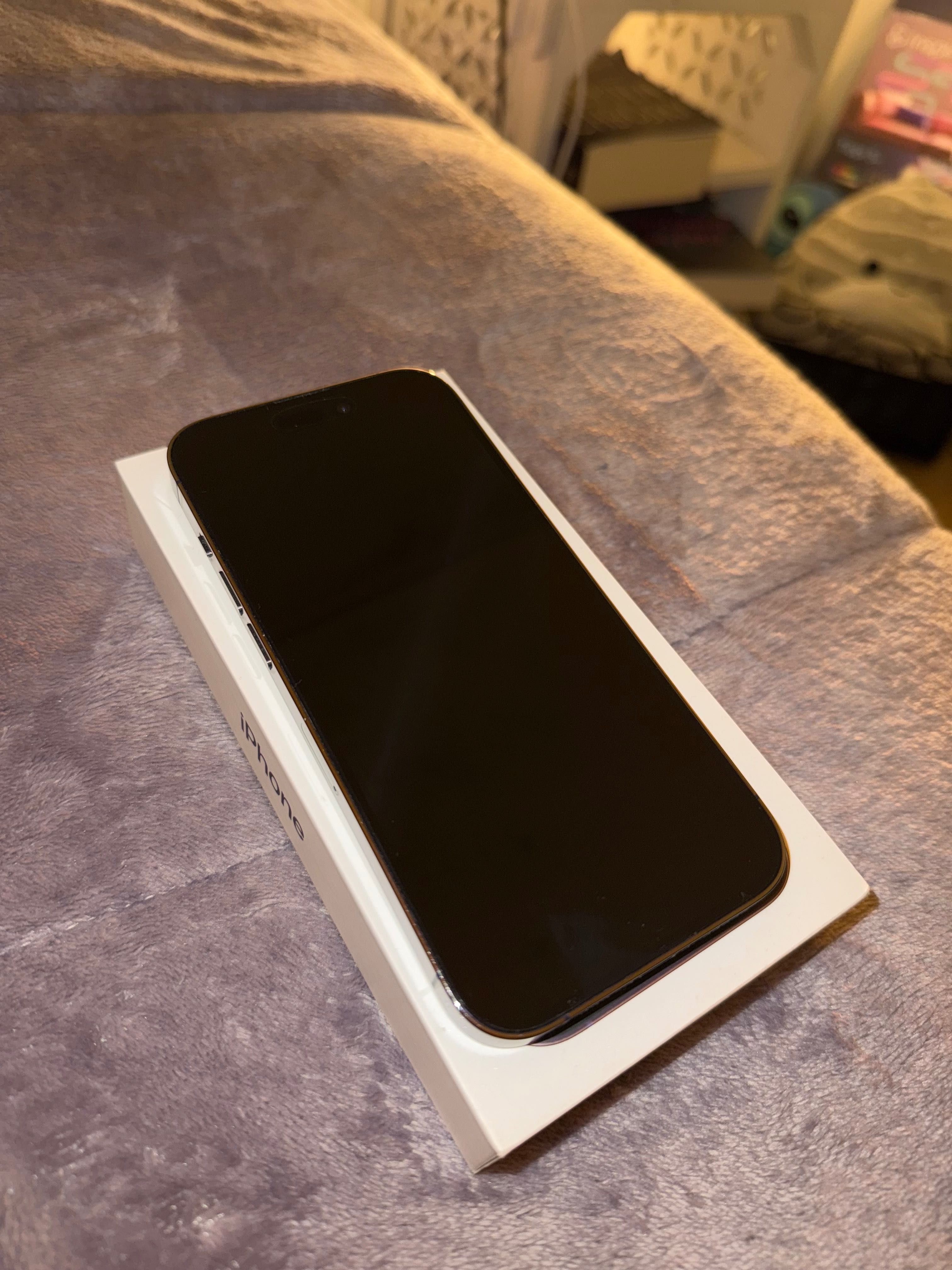 iPhone 14 Pro Roxo