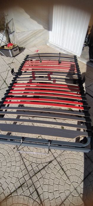 Cama articulada com comando