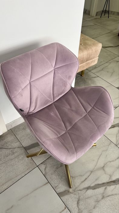 Krzesło kosmetyczne różowe