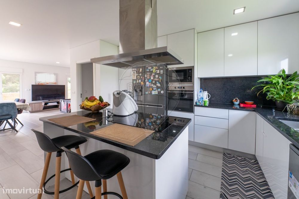 Moradia T4 para venda