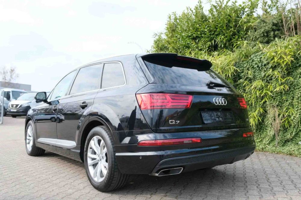Audi Q7 quattro      2016