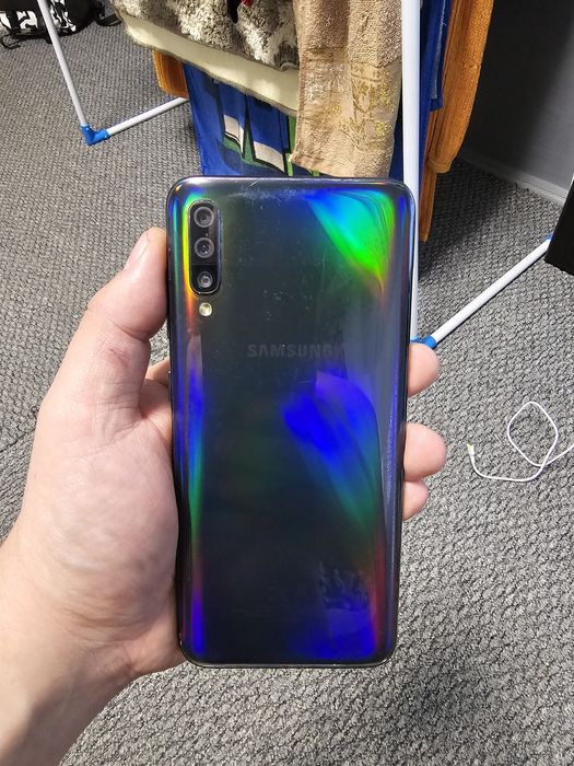 Продам смартфон Samsung Galaxy A50