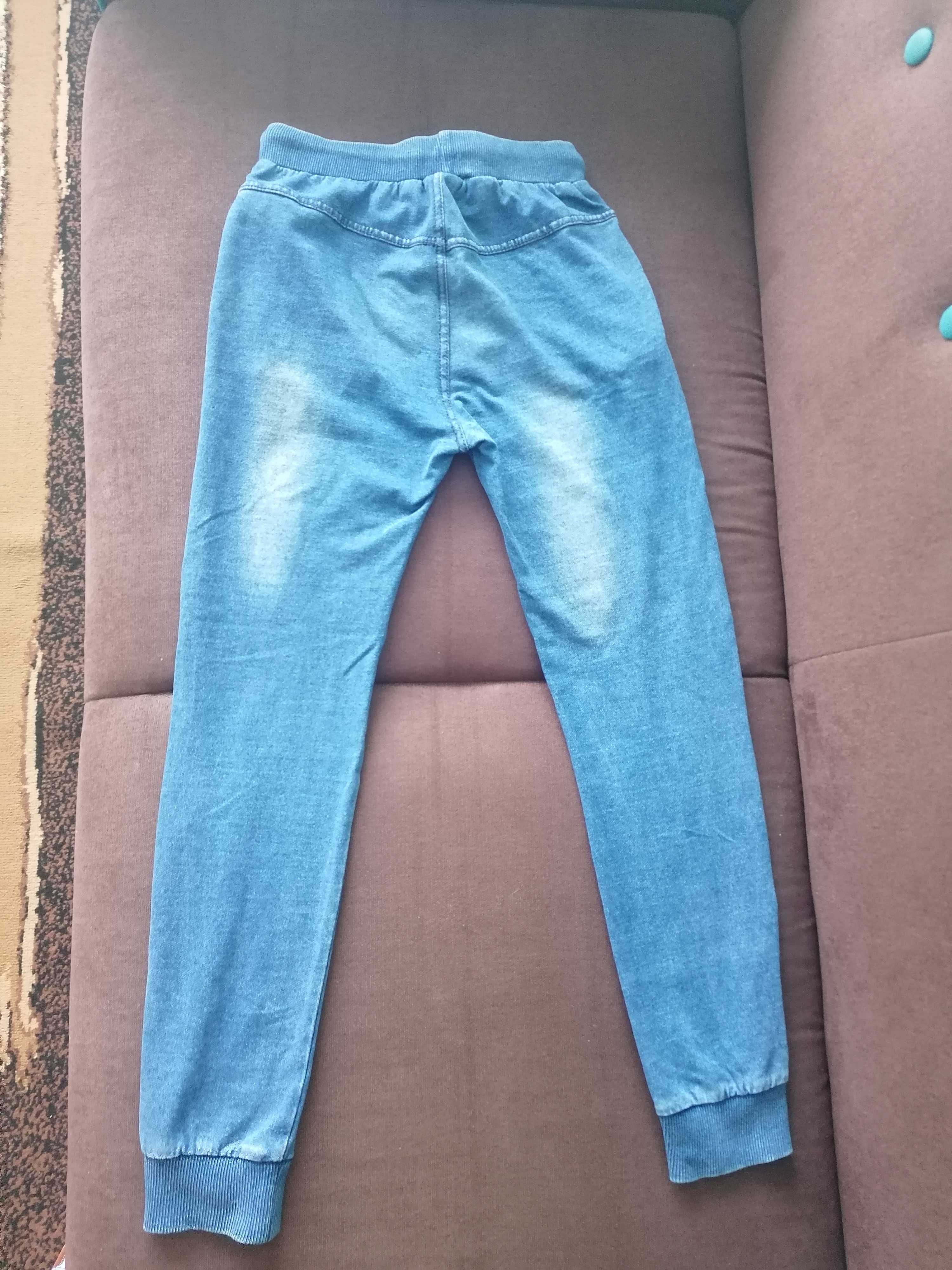 12 zł spodnie dresowe a'la jeans rozm 146