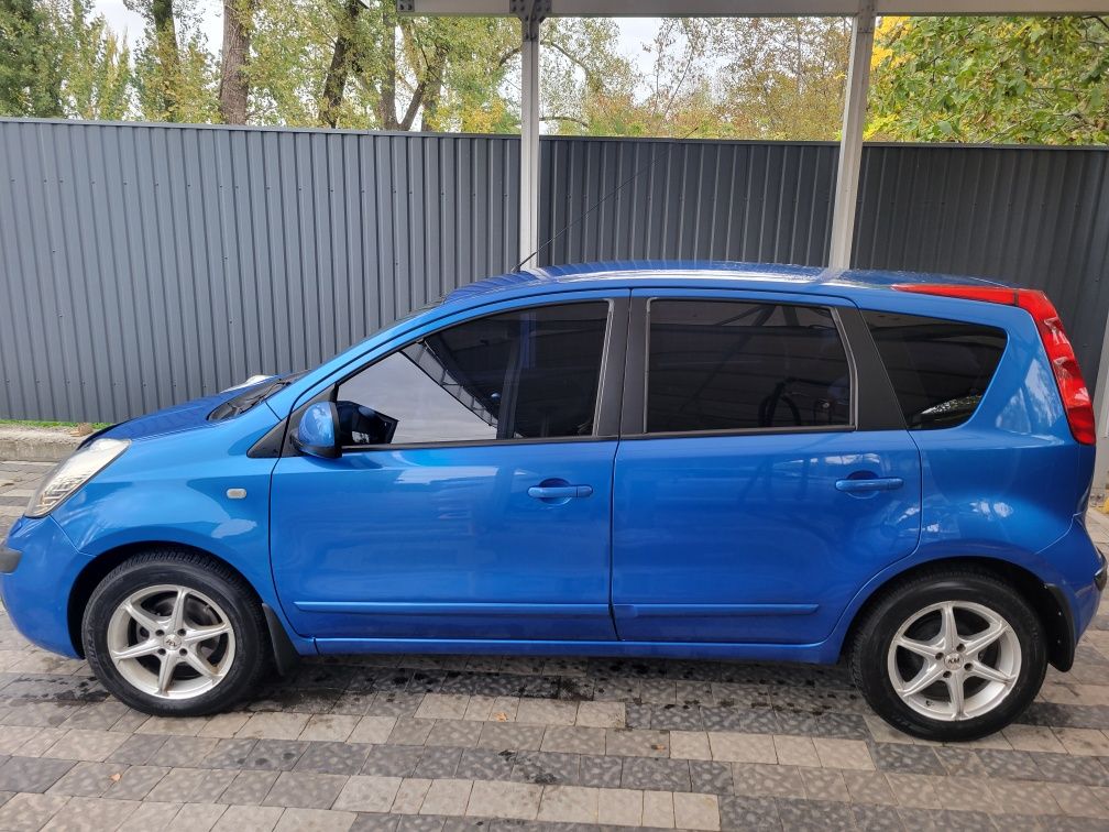 Nissan  note 1,6 automatic