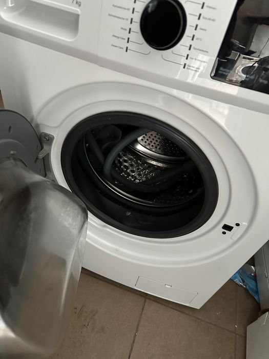 Продам Бу пральну машинку Midea на 7 кг