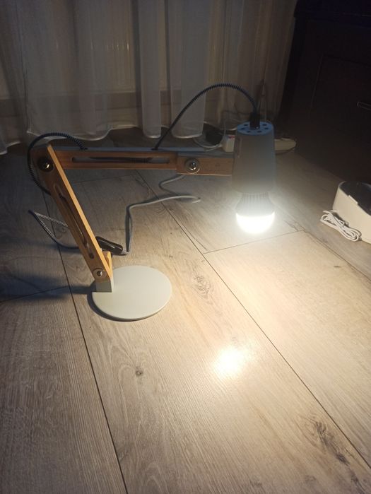 Lampka na biurko.
