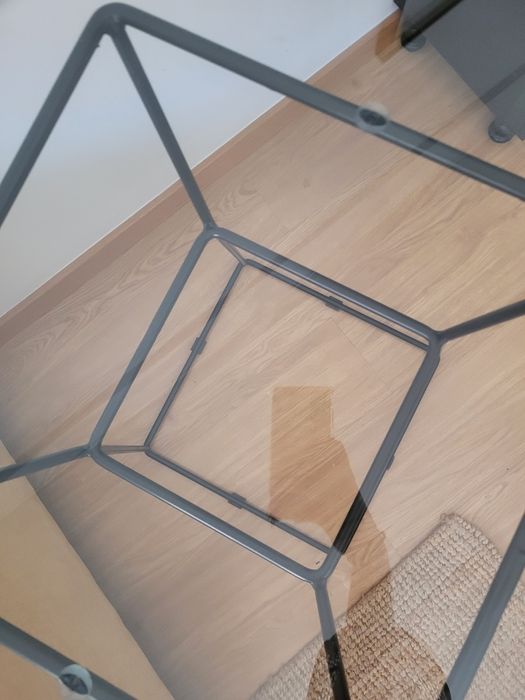 Mesa de Vidro - pés metal preto