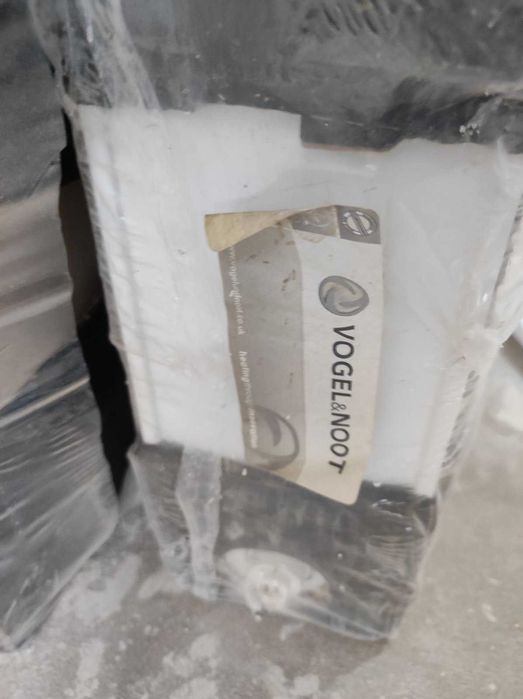 Продам радіатор Vogel&Noot Австрія, 100х30х10см, нижнє підключення