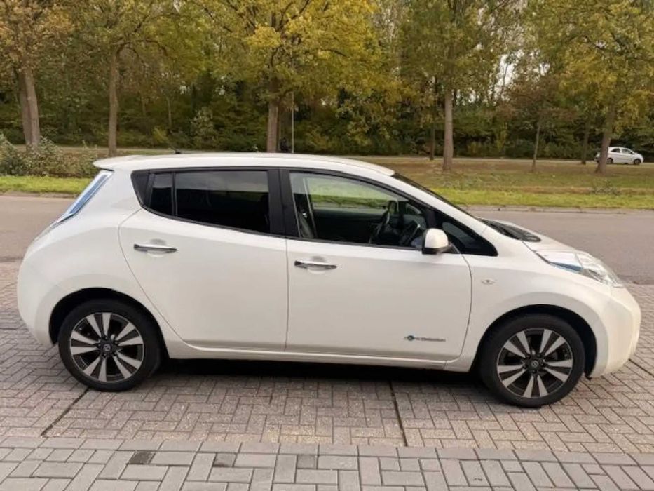 Nissan Leaf      2015