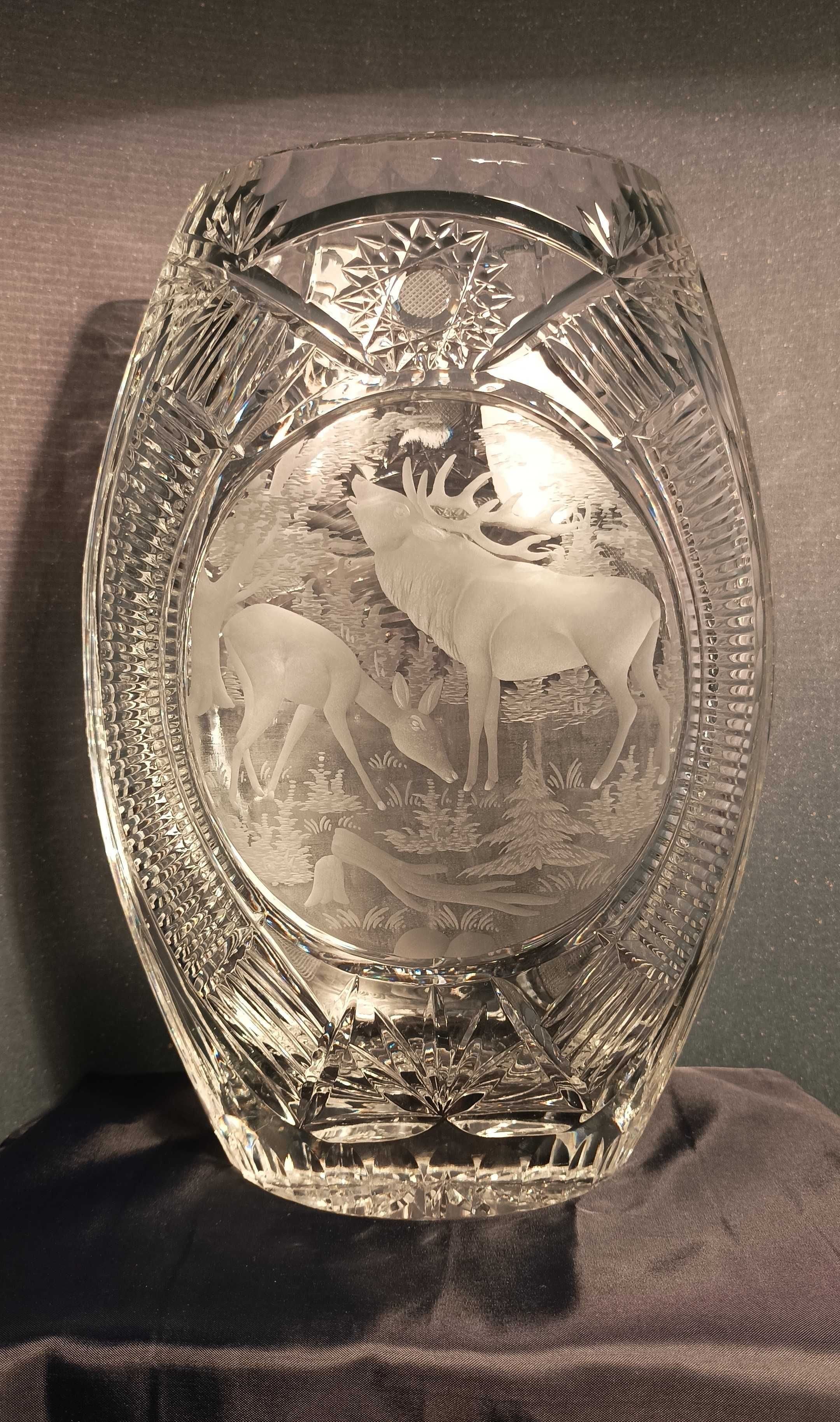 Kryształowy Wazon Halibut - z motywem myśliwskim - jeleń i sarna