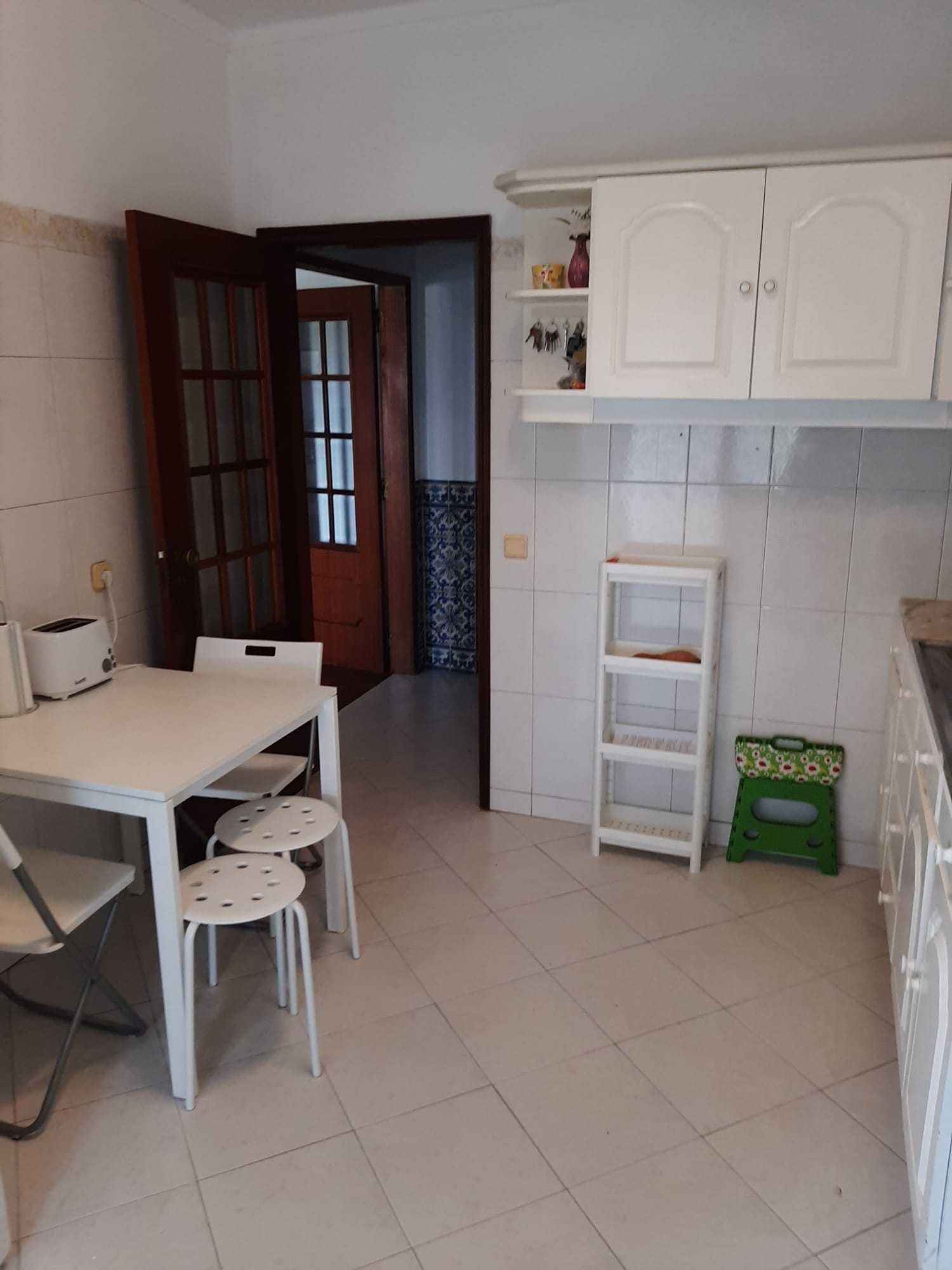 Quarto para Arrendar  Estudantes - Em frente Campus Penha