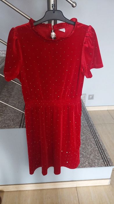 Welurowa sukienka elegancka