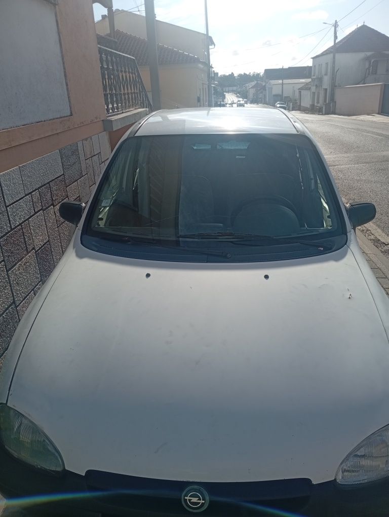 Opel corsa branco