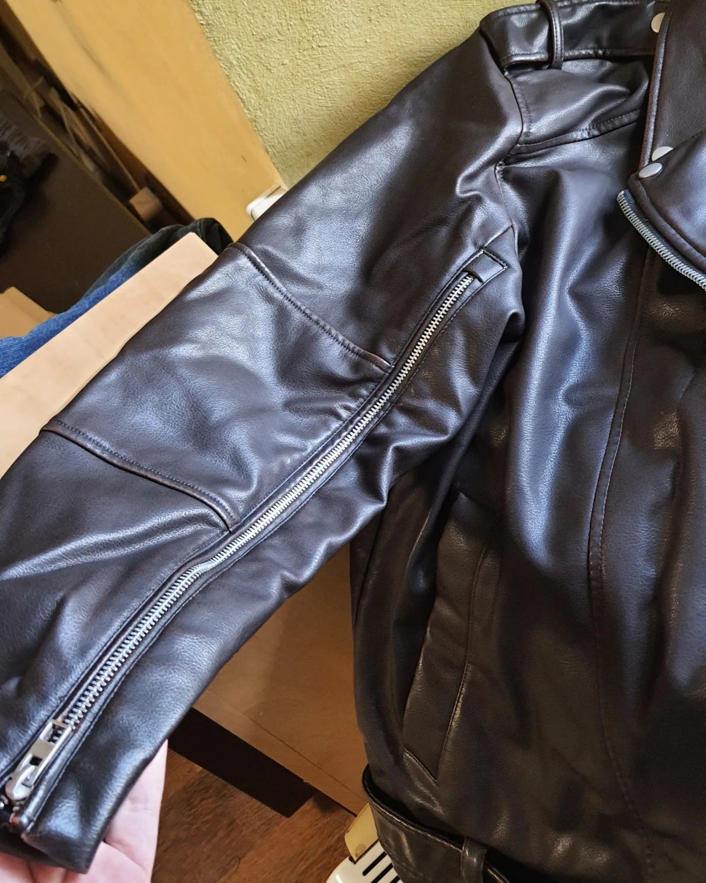 Куртка косуха Zara с ефектом потертости 40 L