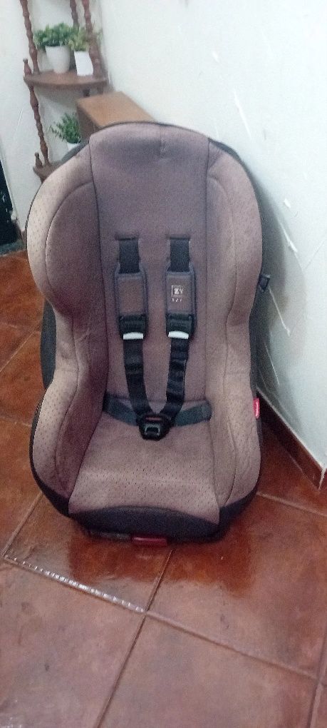 Cadeira auto Zippy com isofix