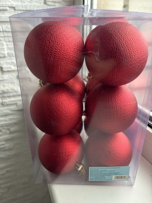 Набір кулі шари новорічні червоні на ялинку