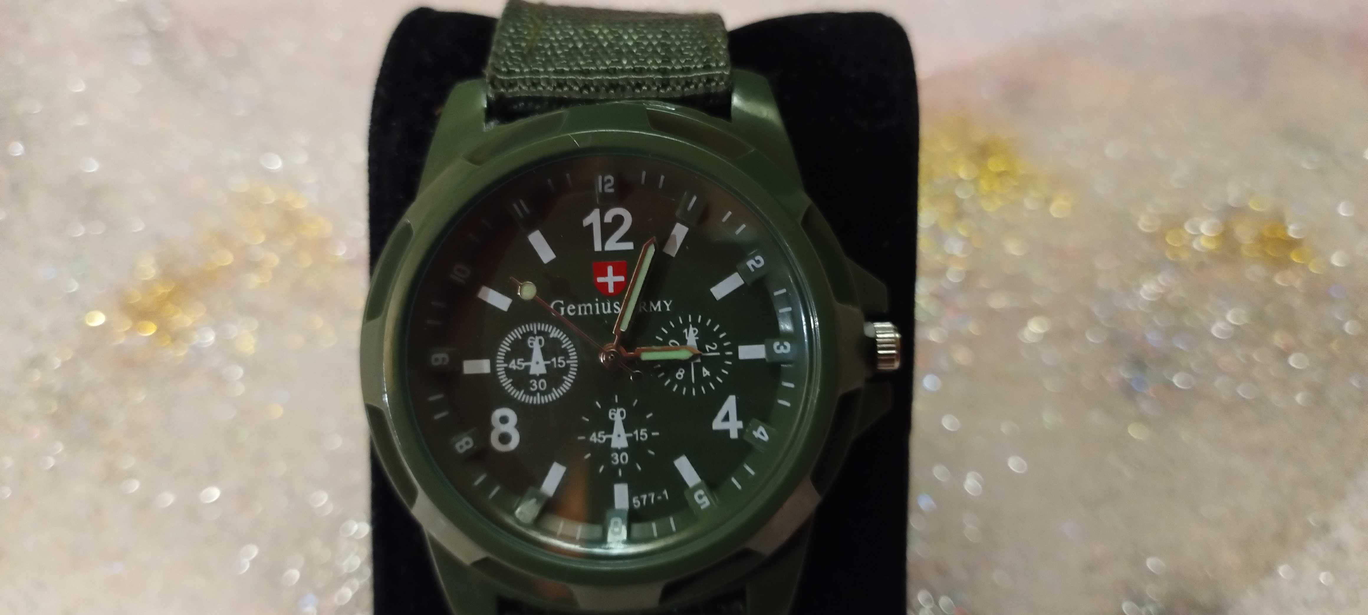 Zegarek typ wojskowy na wyprawy i wędrówki.