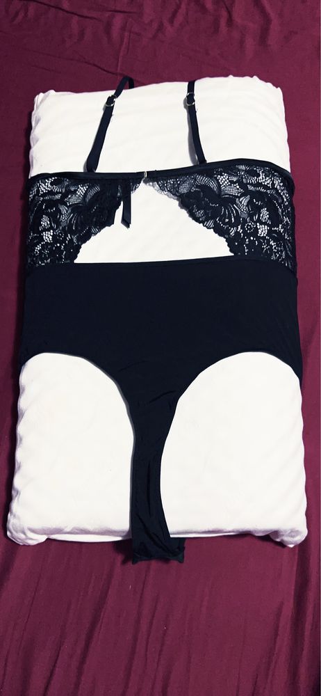 Body preto em renda