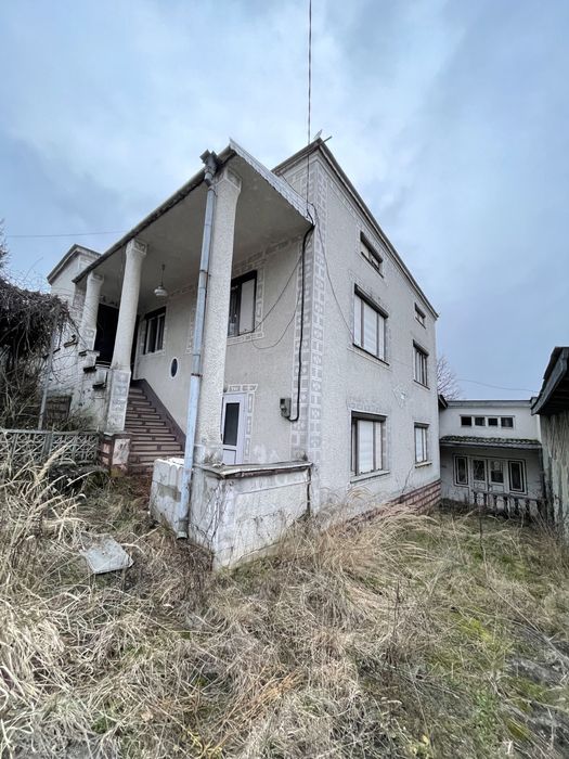 Продається двоповерховий будинок