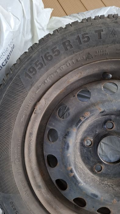 Opony zimowe 195/65 R15 , koła, felgi, kołpaki. Komplet 4szt.