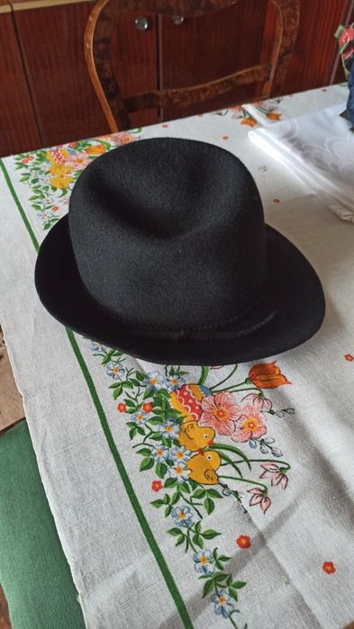 Okrycia głowy męskie i damskie