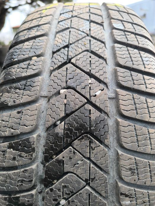 239AZ	225/45/R19	PIRELLI	Sottozero 3	2024	96v	4szt	8MM