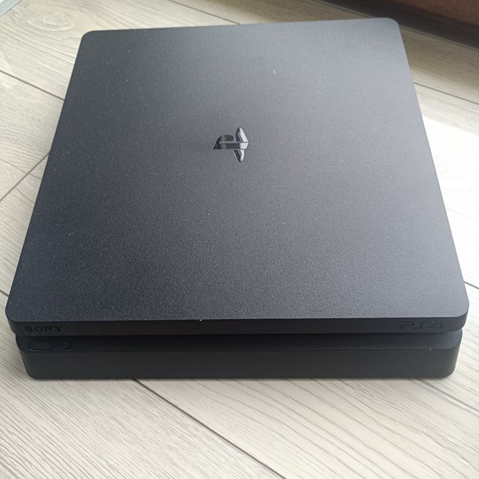 Konsola PS4 , klawiatura HORI , pad , gry . Bf2042