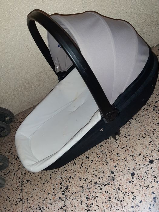 Vendo carrinho de bebe trio da chicco