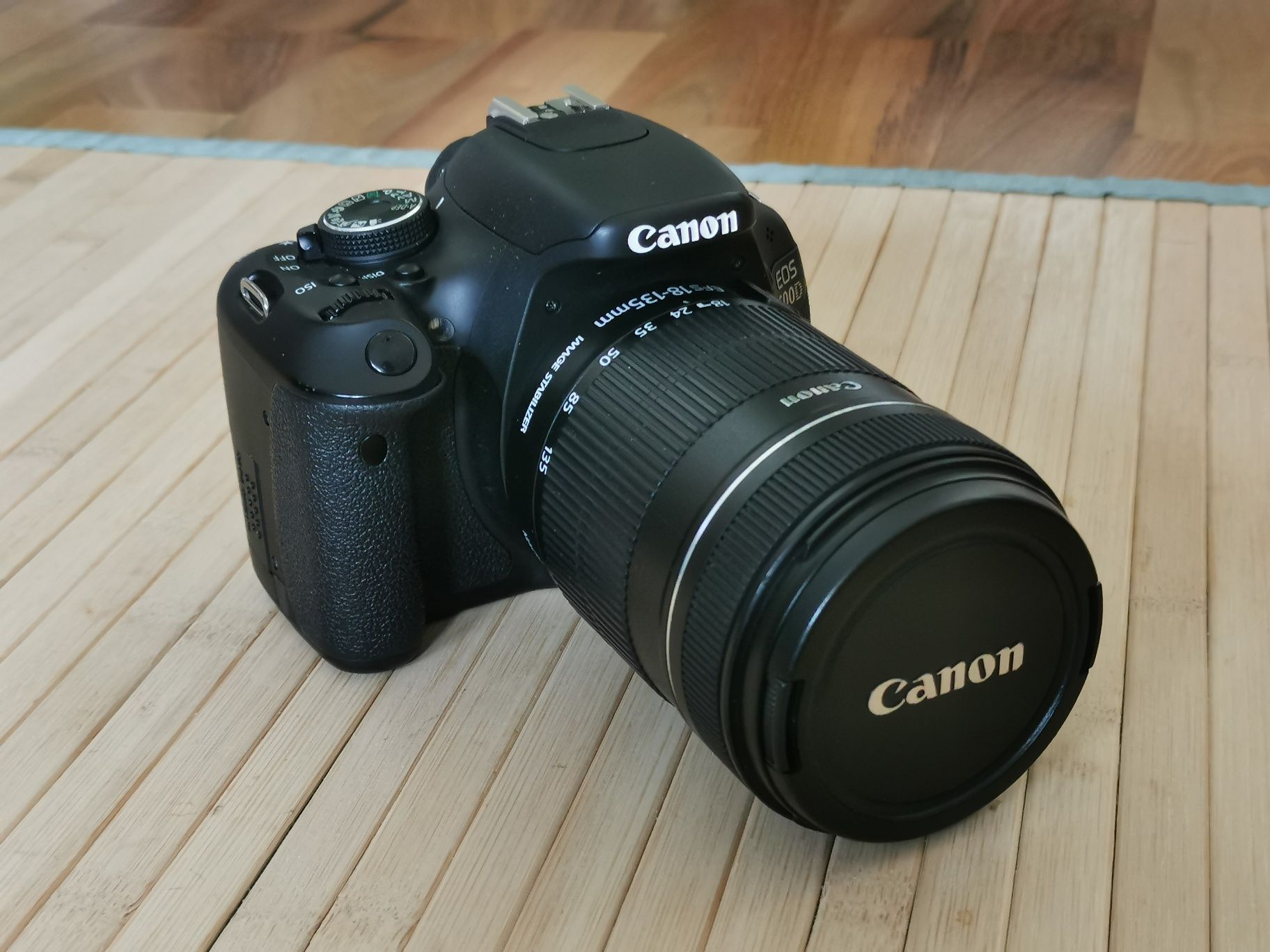 Lustrzanka Canon 600D + Canon EFS 18-135mm + dodatki