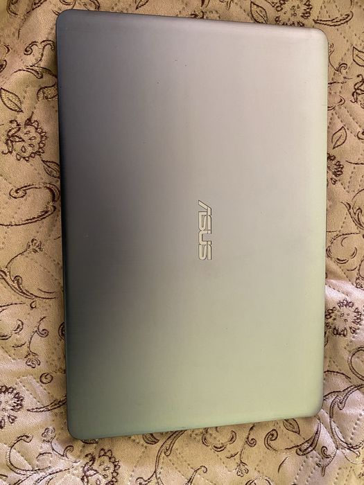 Продам ноутбук в непоганому стані