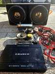 Zestaw Car Audio Wzmacniacze Subwoofery, Głośniki Crunch / JBL / Focal