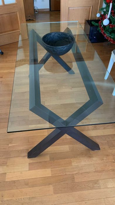 Mesa de sala com tampo de vidro